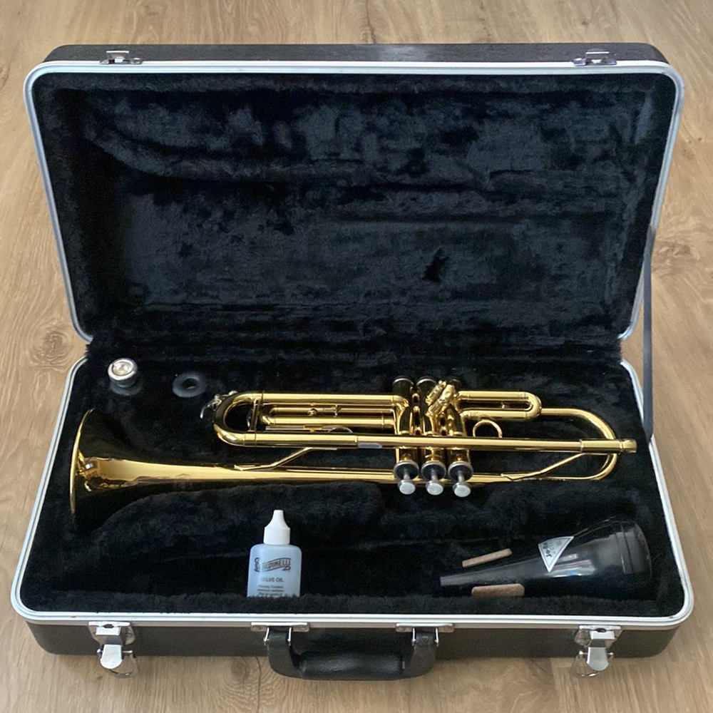 Bundy BTR series Student Trumpet TR12070111 great condition - minor scratches